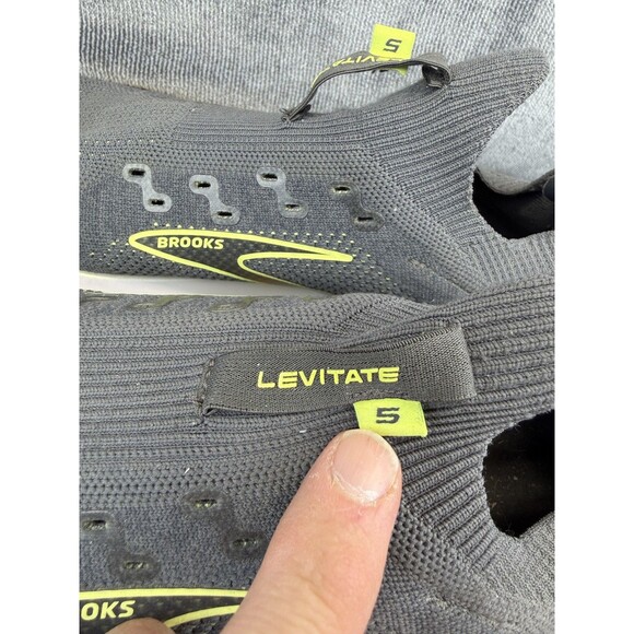 Brooks Levitate StealthFit 5 Shoes Mens Size 9.5 Gray Mesh Sneakers 1103721D045